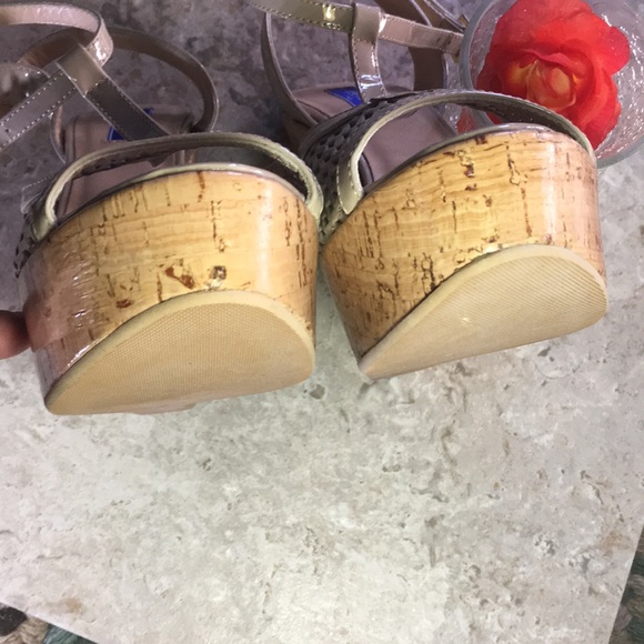 Dee Keller NWOT bone patent lthr platform Sz7 - Picture 4 of 8